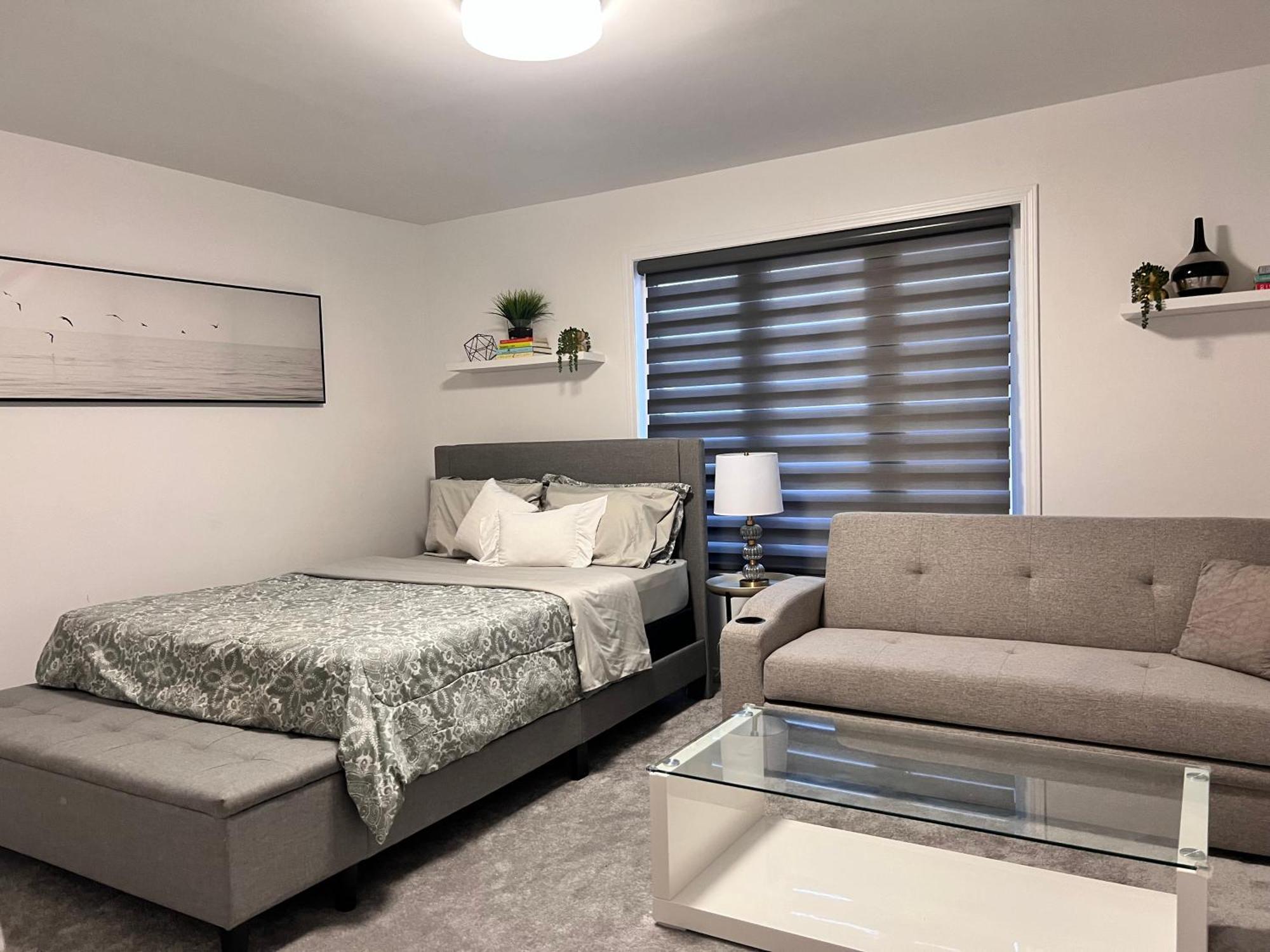 Spacious 4-Bedroom Home, Comfortably Sleeps 10 Barrie Dış mekan fotoğraf